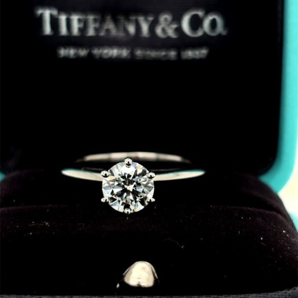 Engagement ring - Picture 2 of 3